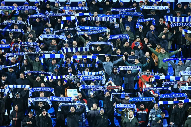 Kohorta priredila bakljadu i koreografiju: Boysi im uzvratili svojom akcijom; Gradski vrt je proključao