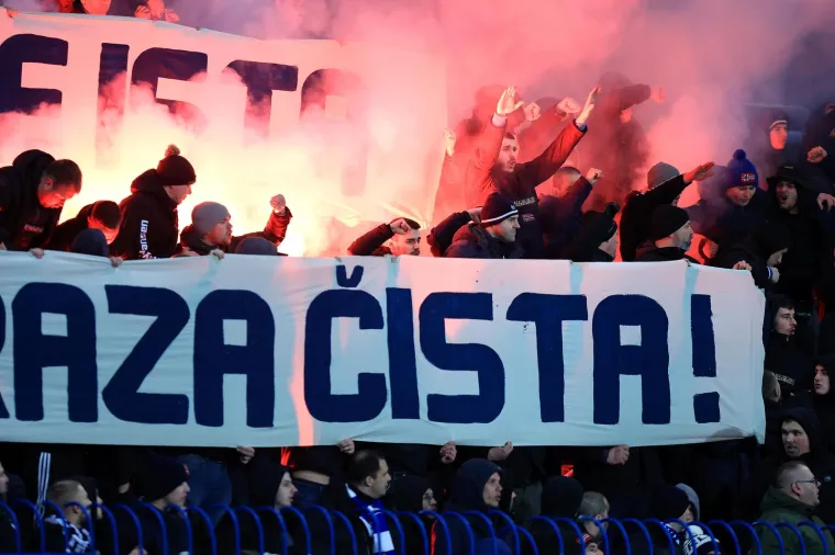 Neredi nakon derbija Osijeka i Dinama: Interventna i redari na terenu hvatali navijače; Ovo niste mogli vidjeti u prijenosu