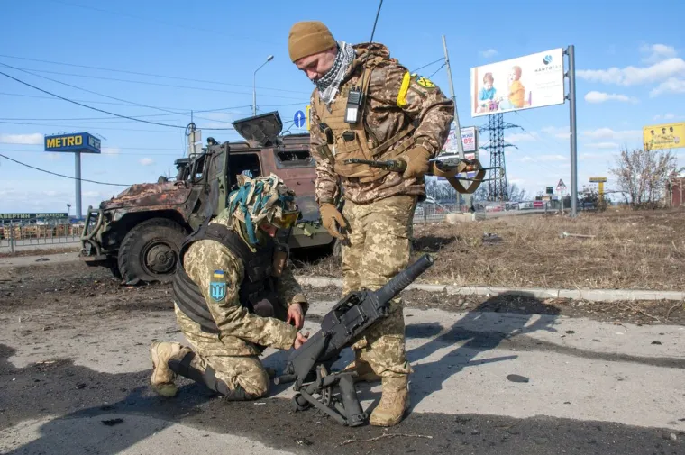 Rusija izgubila već 4500 vojnika, navode vlasti Ukrajine. Pogledajte kako narod po gradovima sprema totalni otpor