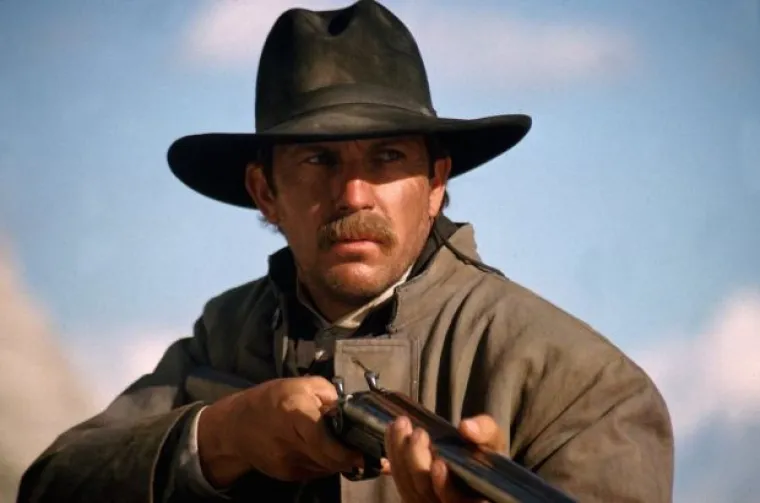 Kevin Costner otac je četiri sina i tri kćeri. Prvo troje djece rodila mu je prva supruga, Cindy Silva, a nakon razvoda je iz kratke romanse dobio još jednog sina. Godine 2004. oženio je manekenku Christine Baumgartner, s kojom je dobio još dva sina i jednu kćer. Imao je 55 godina kada je dobio svoje najmlađe dijete.