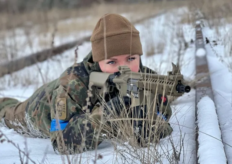 Inače, nedavno je podijelila i fotografije vojnika u šetnji s ukrajinskim predsjednikom Volodimirom Zelenskijem. Tom ga je prilikom nazvala &quot;pravim i snažnim vođom&quot;.
