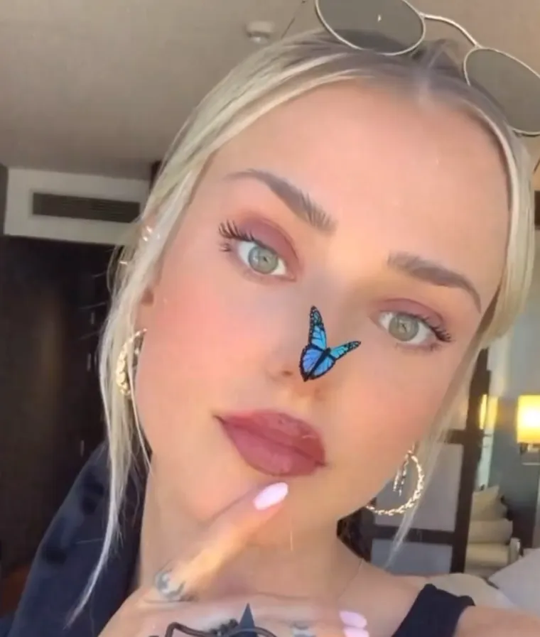 Često je i model u brojnim spotovima, a posebno je zasjala u spotu za pjesmu &quot;Kriva sva oba&quot;, slovenskog repera Challe Salle.