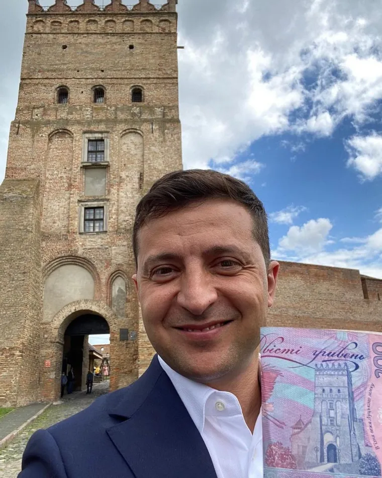 Unatoč tome što je imao samo 17 godina, Volodimir je već bio usmjeren na buduću karijeru komičara. Bio je dio lokalne komičarske družine koja je sudjelovala na nacionalnim natjecanjima i rano naišla na priznanje. Do 1997., u dobi od 19 godina, Volodimir i njegovi vršnjaci osvojili su nacionalni naslov. Iste godine osniva novi tim, Kvartal 95, koji nastupa diljem Ukrajine, a tada, njegova buduća supruga, Olena postaje dio te družine kao spisateljica...