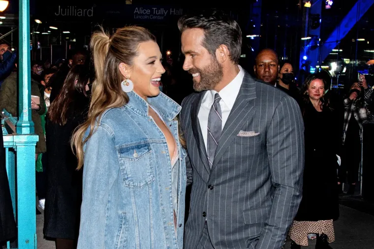 Blake Lively je ikona! Pogledajte što je odjenula na ovu neukrotivu haljinu, nije čudo da je Ryan Reynolds tako gleda