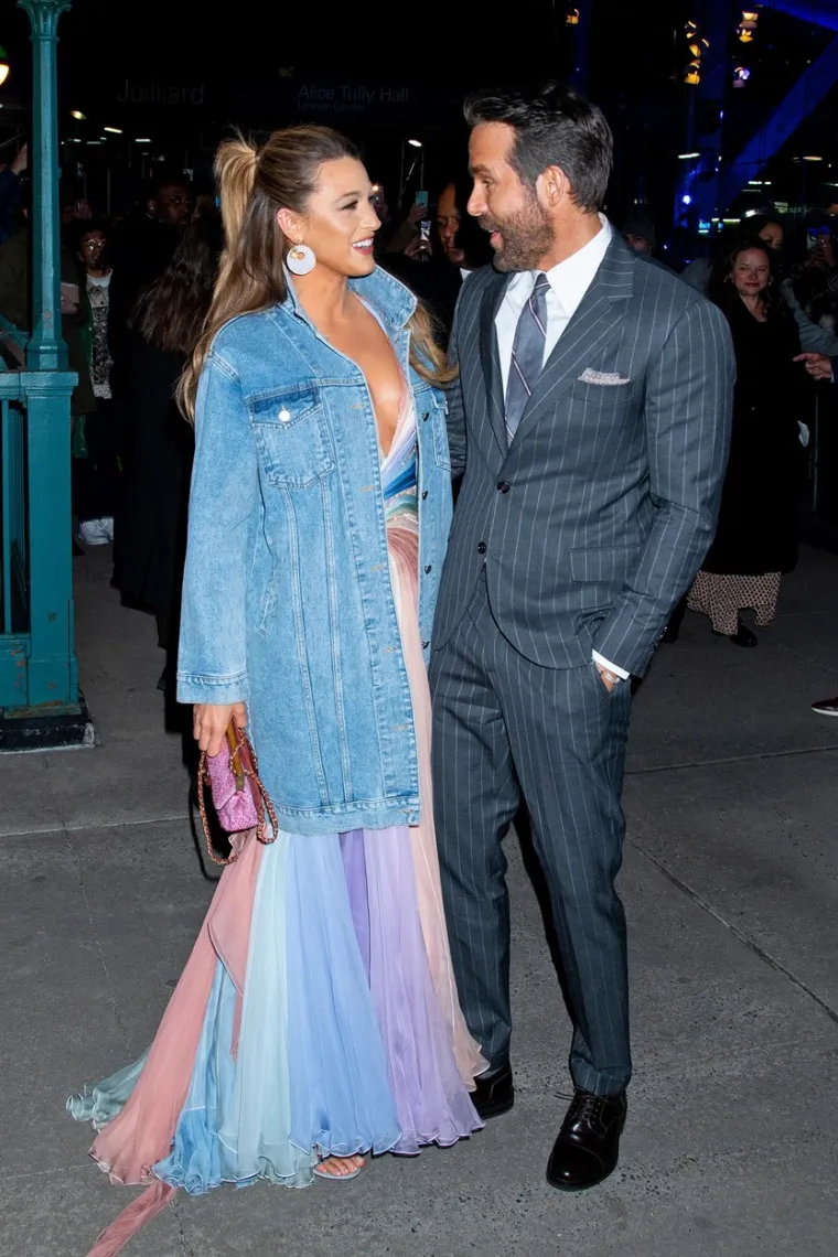 Blake Lively je ikona! Pogledajte što je odjenula na ovu neukrotivu haljinu, nije čudo da je Ryan Reynolds tako gleda