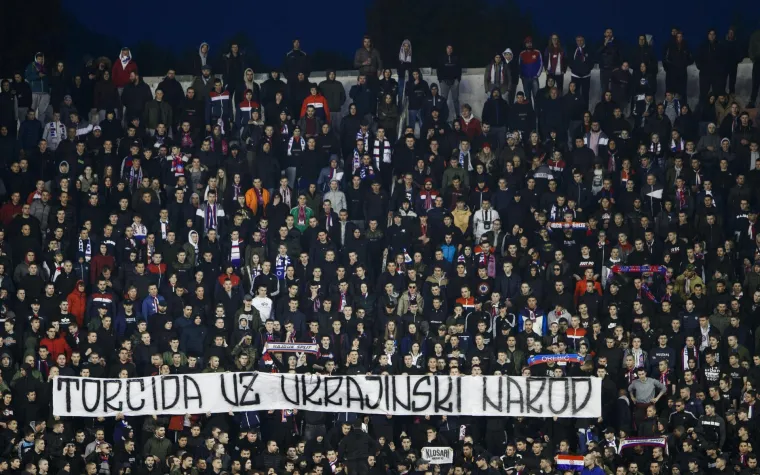Torcida dignula poruku na utakmici Kupa između Hajduka i Gorice