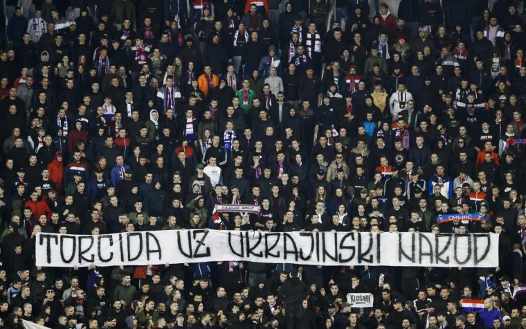 Torcida dignula poruku na utakmici Kupa između Hajduka i Gorice
