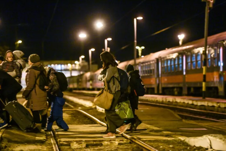 Izbjeglice traže odredište u Europi: Ovakvo je stanje na mađarskom graničnom prijelazu Zahony