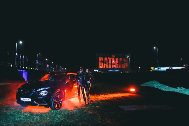JUKE s paketom vanjske personalizacije Hiiro nije samo ljepotan. Kao i ostatak ponude, pokreće ga snažan, učinkovit i odzivan 3-cilindarski benzinski motor. 1,0-litreni motor opremljen je turbopunjačem te razvija 114 KS i 200 Nm okretnog momenta. 