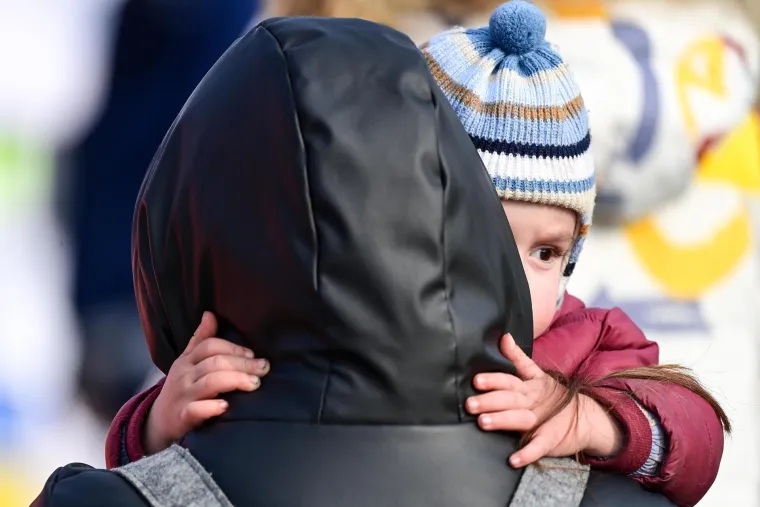 Tužni prizori beba i djece koji paraju srce: Izbjeglice iz Ukrajine u kolonama i dalje pristižu u Slovačku i Rumunjsku