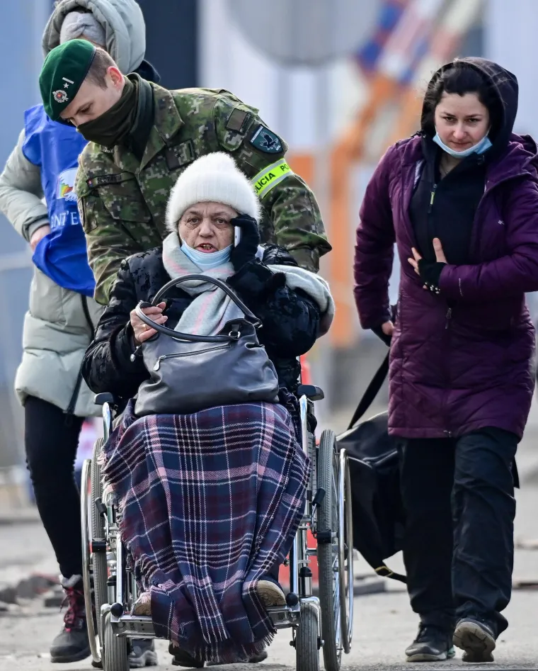 Tužni prizori beba i djece koji paraju srce: Izbjeglice iz Ukrajine u kolonama i dalje pristižu u Slovačku i Rumunjsku