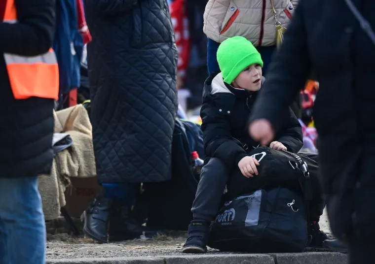 Tužni prizori beba i djece koji paraju srce: Izbjeglice iz Ukrajine u kolonama i dalje pristižu u Slovačku i Rumunjsku