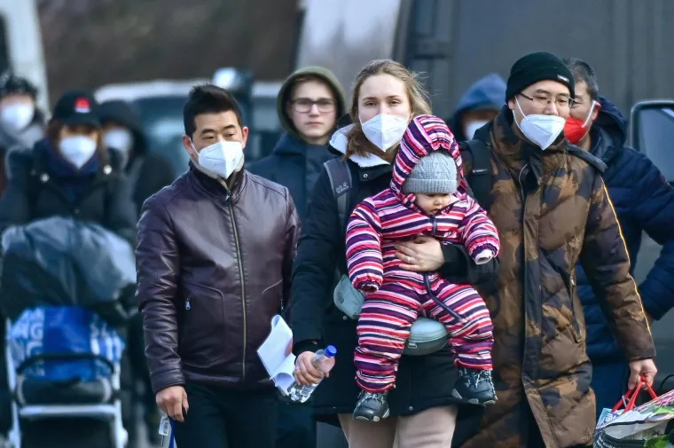 Tužni prizori beba i djece koji paraju srce: Izbjeglice iz Ukrajine u kolonama i dalje pristižu u Slovačku i Rumunjsku