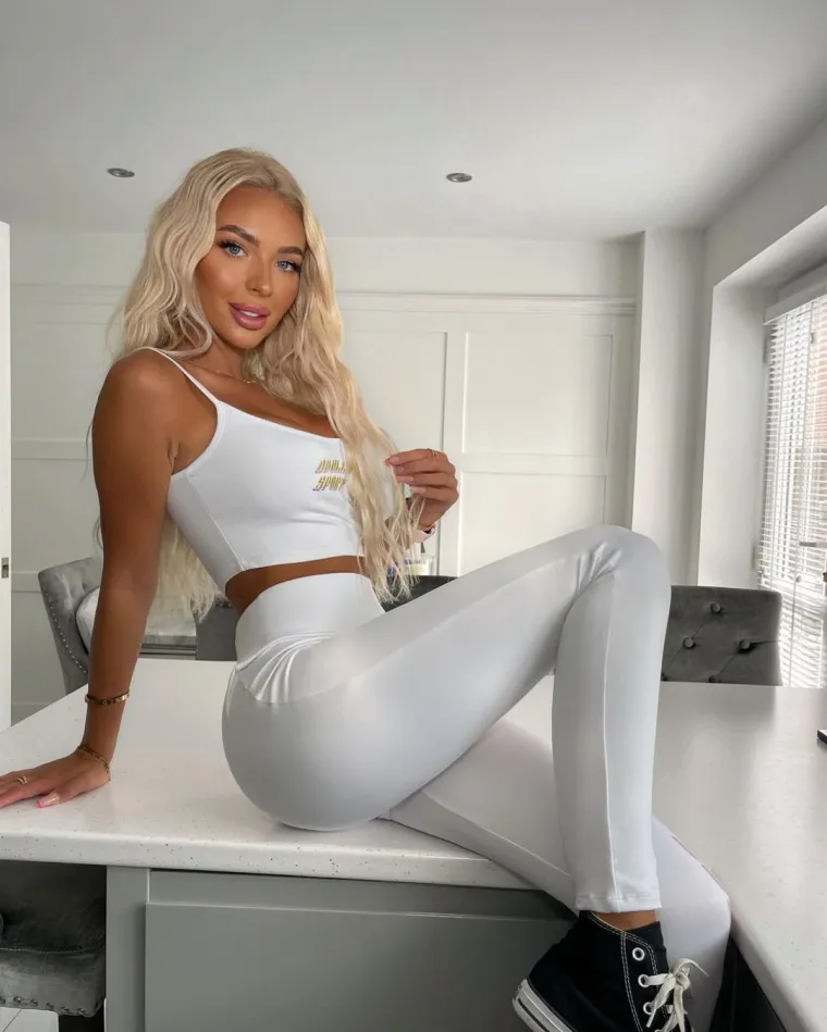 Ostavila se uredskog posla i u pedesetima odala pornografiji, kći odlučila da će poput majčice skidati gaćice