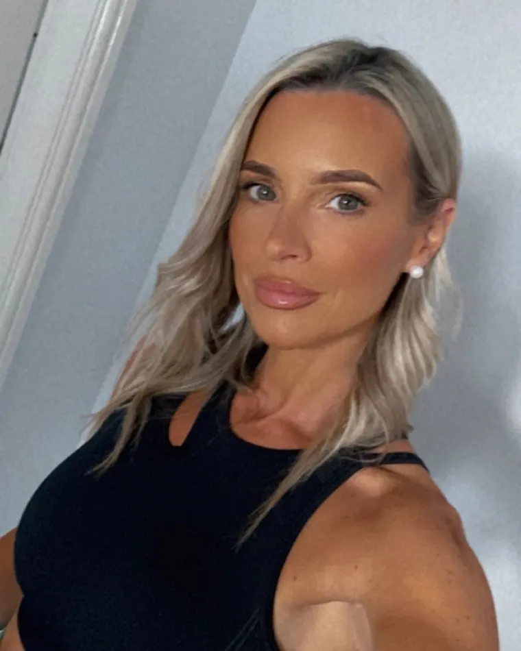 Ostavila se uredskog posla i u pedesetima odala pornografiji, kći odlučila da će poput majčice skidati gaćice