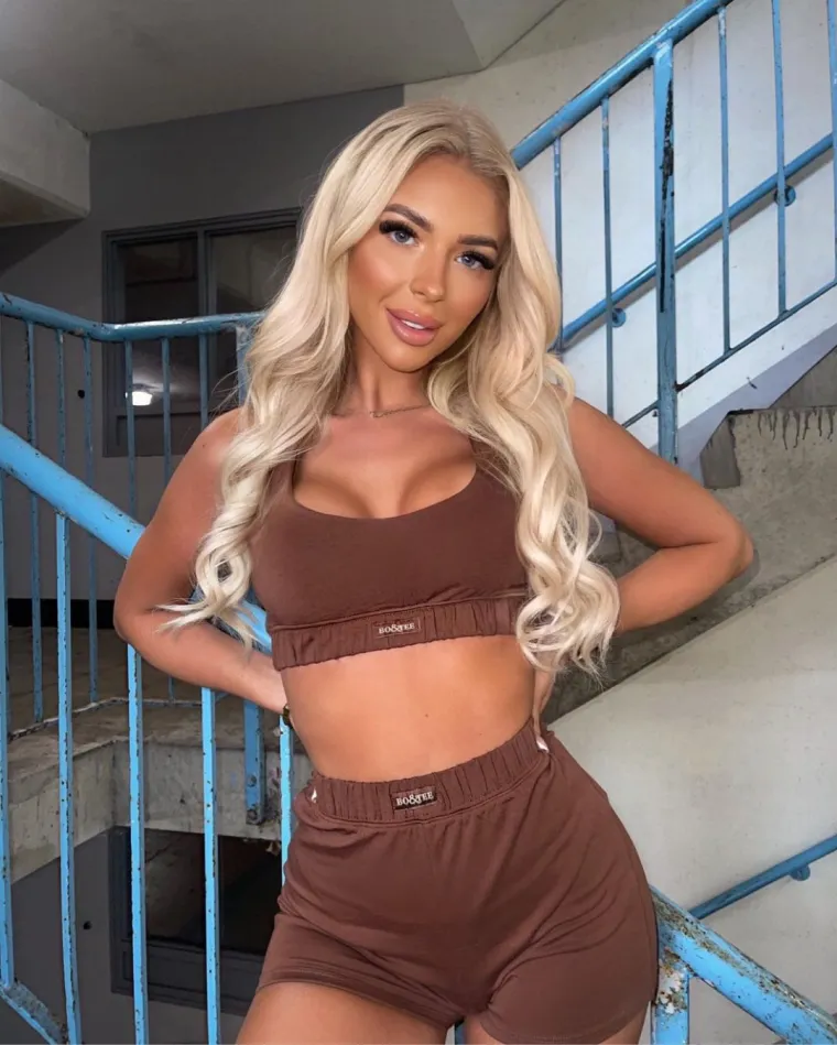 Ostavila se uredskog posla i u pedesetima odala pornografiji, kći odlučila da će poput majčice skidati gaćice