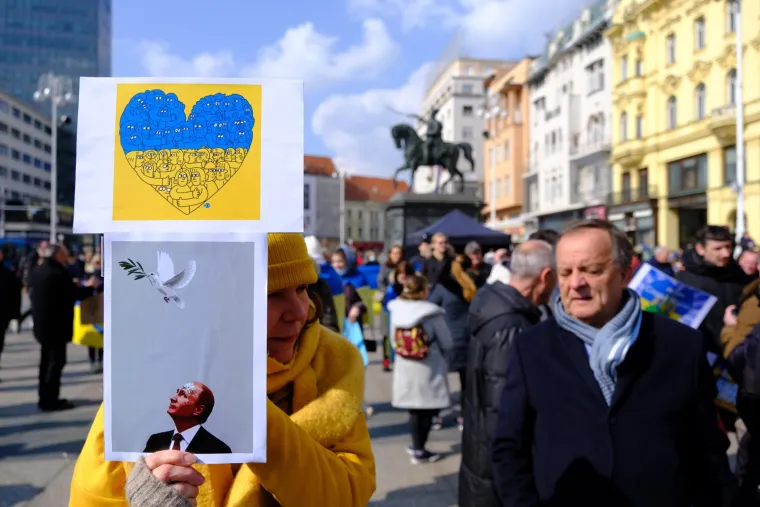 U Zagrebu veliki broj građana okupio se na skupu podr&scaron;ke za Ukrajinu