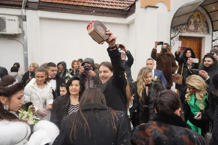 Oženio se sin Ace Lukasa, Lazar: Pjevač zakasnio na vjenčanje vlastitog sina, a po dolasku sve iznenadio
