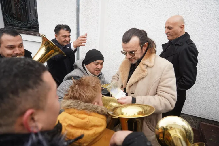 Oženio se sin Ace Lukasa, Lazar: Pjevač zakasnio na vjenčanje vlastitog sina, a po dolasku sve iznenadio