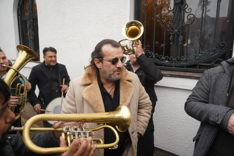 Oženio se sin Ace Lukasa, Lazar: Pjevač zakasnio na vjenčanje vlastitog sina, a po dolasku sve iznenadio