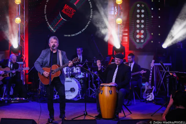 Konkurencija je žestoka: Mia Dim&scaron;ić, Albina, Vanna, Emilija Kokić... Ne znamo koja je sinoć vi&scaron;e blistala