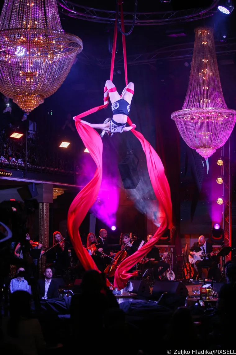 Konkurencija je žestoka: Mia Dim&scaron;ić, Albina, Vanna, Emilija Kokić... Ne znamo koja je sinoć vi&scaron;e blistala