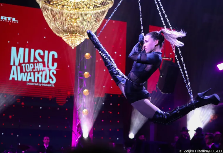 Konkurencija je žestoka: Mia Dim&scaron;ić, Albina, Vanna, Emilija Kokić... Ne znamo koja je sinoć vi&scaron;e blistala