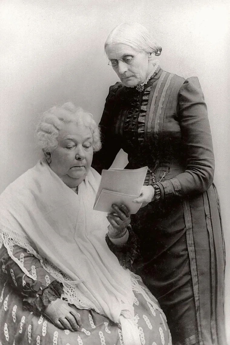 3. Elizabeth Cady Stanton (1815. - 1902.): 19.-20. srpnja 1848.: Na prvoj konvenciji o pravima žena koju su organizirale žene, Seneca Falls Convention se održava u New Yorku, s 300 sudionika, uključujući organizatorice Elizabeth Cady Stanton i Lucretiu Mott. Šezdeset osam žena i 32 muškarca (uključujući Fredericka Douglassa) potpisuju Deklaraciju osjećaja, što je potaknulo desetljeća aktivizma, što je na kraju dovelo do usvajanja 19. amandmana koji ženama daje pravo glasa.
15. svibnja 1869.: Susan B. Anthony i Elizabeth Cady Stanton osnovale su Nacionalnu udrugu za pravo glasa, koja je koordinirala nacionalni pokret za pravo glasa. Godine 1890. grupa se udružila s Američkom udrugom za pravo glasa kako bi osnovala Nacionalnu američku udrugu za pravo glasa.

