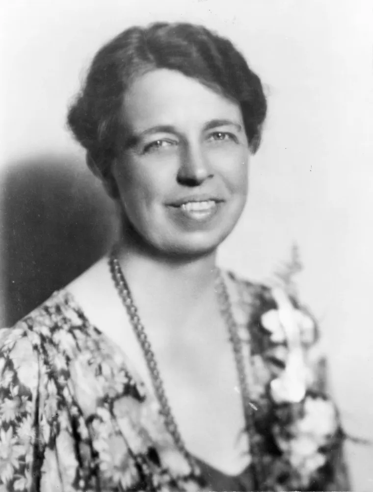 11. Eleanor Roosevelt (1884. &ndash; 1962.): Kada je njezin suprug FDR preuzeo dužnost, Eleanor nije samo stajala po strani, dramatično je promijenila ulogu prve dame, zalažući se za ljudska prava, prava žena i dječje ciljeve. Postala je predsjednica Komisije za ljudska prava UN-a 1945.
