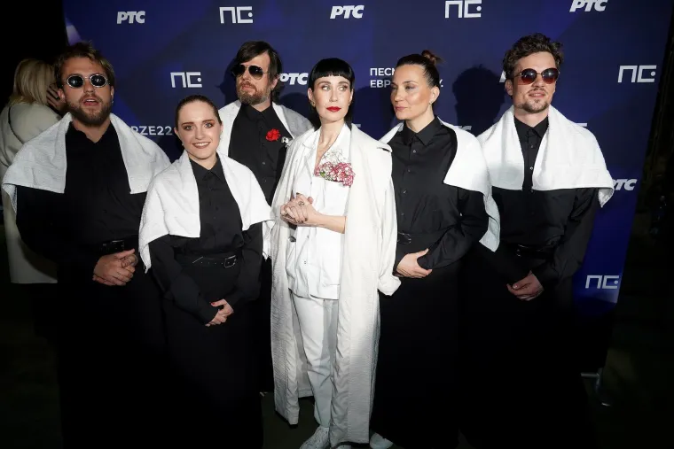 Konstrakta ili Ana Đurić svoju je glazbenu karijeru počela je u bendu Mistakemisteke, a od 2007. je jedan od dva ženska vokala sastava Zemlja Gruva, zajedno sa Zoe Kida. Sa Zemljom Gruva je već nastupala na Beoviziji 2009. godine.