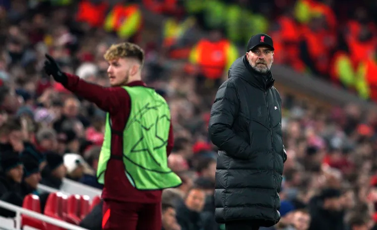 Jurgen Klopp prekinuo utakmicu Liverpoola i Intera jer je navijaču pozlilo, liječnici oba kluba odmah otrčali na tribinu