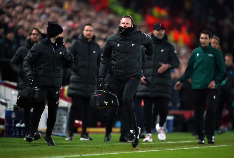 Jurgen Klopp prekinuo utakmicu Liverpoola i Intera jer je navijaču pozlilo, liječnici oba kluba odmah otrčali na tribinu