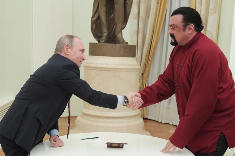 Zanimljivo je i to da Steven Seagal nije jedini holivudski glumac koji se družio s Putinom. Rusija je bila važno filmsko trži&scaron;te u nastajanju i često su je posjećivali slavni holivudski glumci, među njima je bio i Jean-Claude Van Damme koji je 2007. bio s Putinom na MMA događaju. Osim Van Dammea, tu su: Leonardo DiCaprio, Mickey Rourk i G&eacute;rard Depardieu...