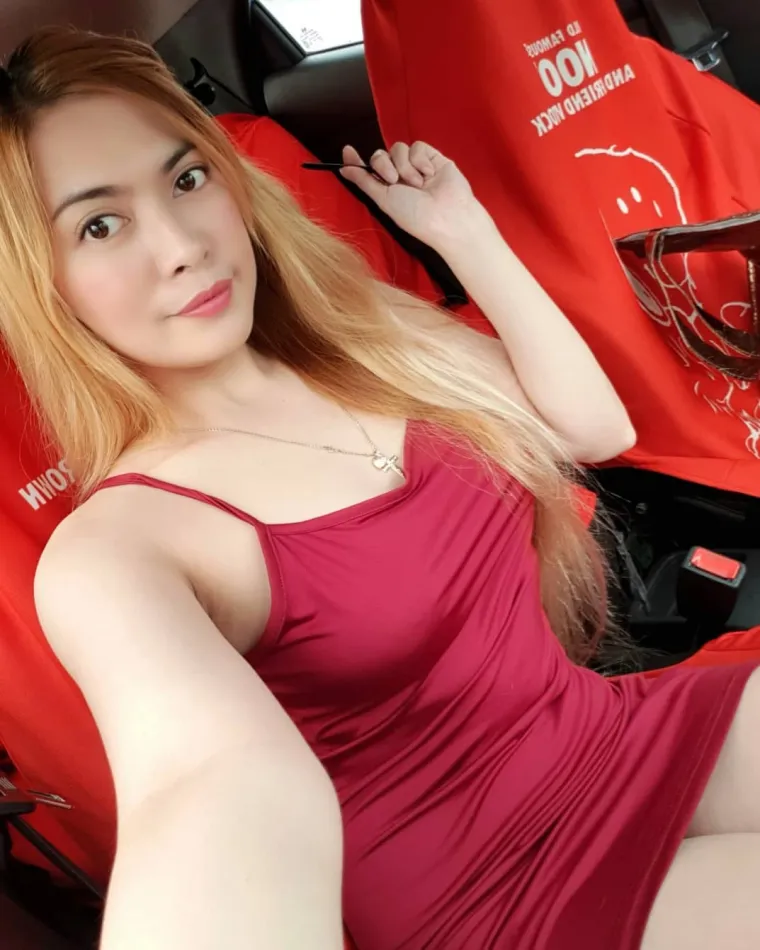 "Iskreno? Meni su vam automobili i njihovi motori daleko zanimljiviji od mu&scaron;karaca", kazala je za tamo&scaron;nje medije, čijim je novinarima naglasila i to da je vozilima fascinirana od svoje desete godine.