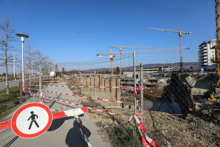 Na gradili&scaron;tu u &Scaron;panskom se odlomila zemlja i sa sobom odnijela betonske dijelove