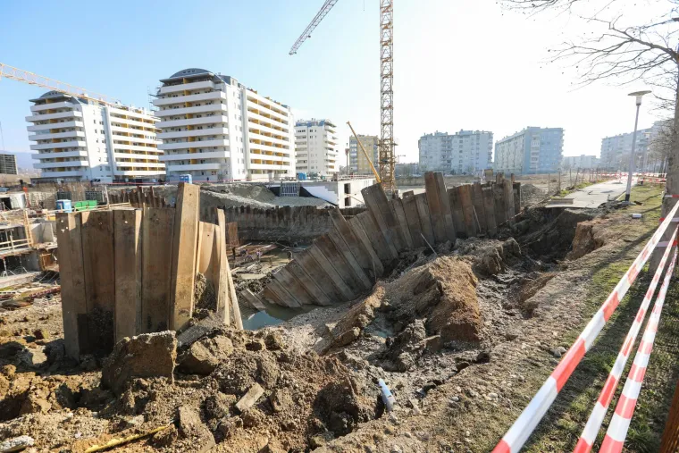 Na gradili&scaron;tu u &Scaron;panskom se odlomila zemlja i sa sobom odnijela betonske dijelove