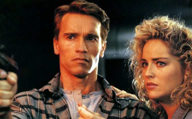 U znanstveno-fantastičnom filmu &quot;Totalni opoziv&quot;  iz 1990. godine glumila je ženu Arnolda Schwarzeneggera, a ukupna zarada širom svijeta iznosila je 261.299.840 USD, što ovaj film smješta među velike kino hitove.