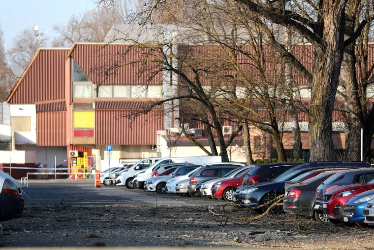 Pad neidentificirane letjelice na Jarunu. Krater je promjera tri metra, a dubine jedan metar. Evo kako izgleda danas