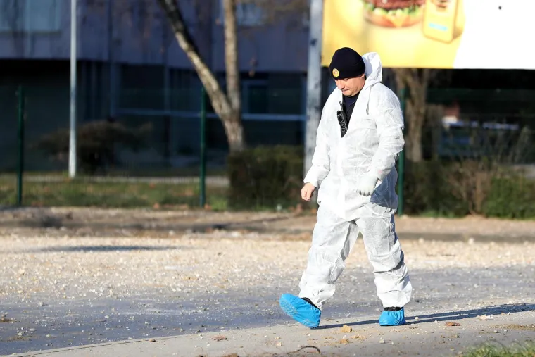 Pad neidentificirane letjelice na Jarunu. Krater je promjera tri metra, a dubine jedan metar. Evo kako izgleda danas