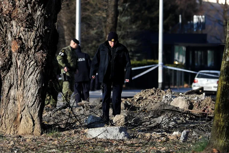Pad neidentificirane letjelice na Jarunu. Krater je promjera tri metra, a dubine jedan metar. Evo kako izgleda danas