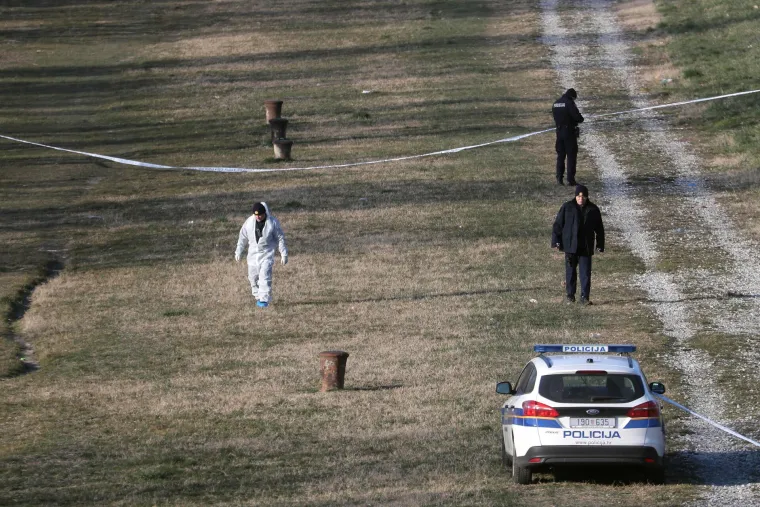 Pad neidentificirane letjelice na Jarunu. Krater je promjera tri metra, a dubine jedan metar. Evo kako izgleda danas