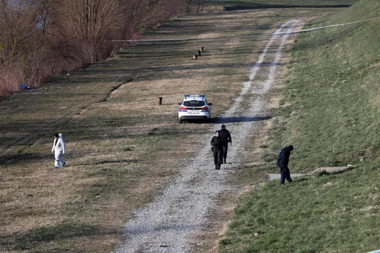 Pad neidentificirane letjelice na Jarunu. Krater je promjera tri metra, a dubine jedan metar. Evo kako izgleda danas