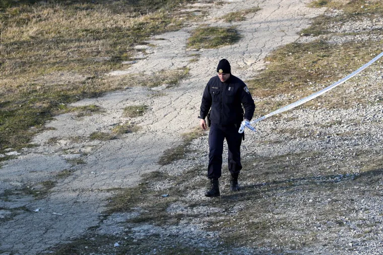 Pad neidentificirane letjelice na Jarunu. Krater je promjera tri metra, a dubine jedan metar. Evo kako izgleda danas