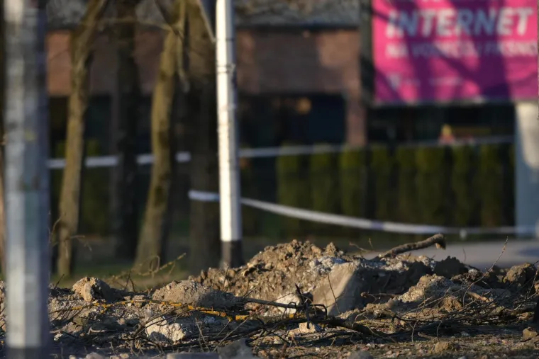 Pad neidentificirane letjelice na Jarunu. Krater je promjera tri metra, a dubine jedan metar. Evo kako izgleda danas