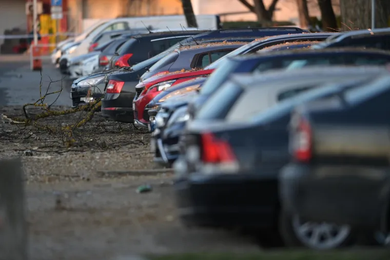 Pad neidentificirane letjelice na Jarunu. Krater je promjera tri metra, a dubine jedan metar. Evo kako izgleda danas