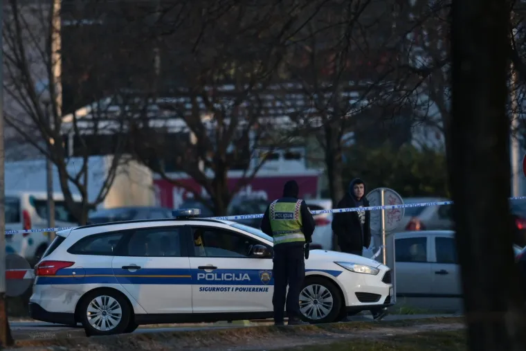 Pad neidentificirane letjelice na Jarunu. Krater je promjera tri metra, a dubine jedan metar. Evo kako izgleda danas