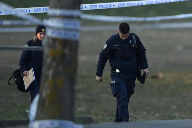 Pad neidentificirane letjelice na Jarunu. Krater je promjera tri metra, a dubine jedan metar. Evo kako izgleda danas