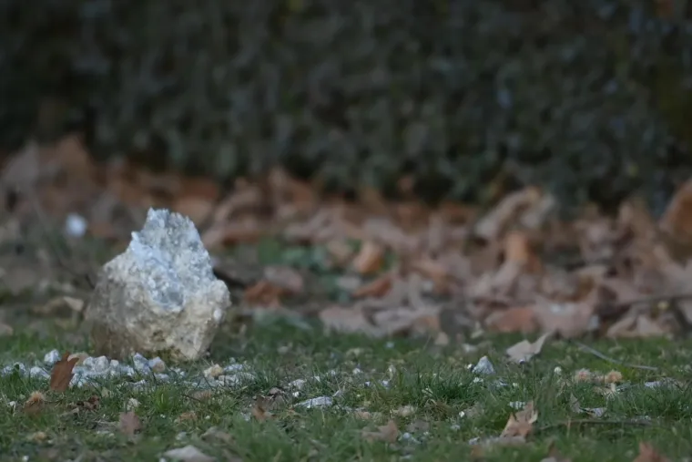 Pad neidentificirane letjelice na Jarunu. Krater je promjera tri metra, a dubine jedan metar. Evo kako izgleda danas