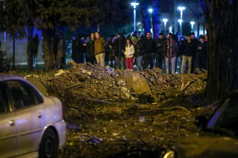 Jaka eksplozija u Zagrebu, krater u tlu nedaleko studentskog doma Stjepan Radić