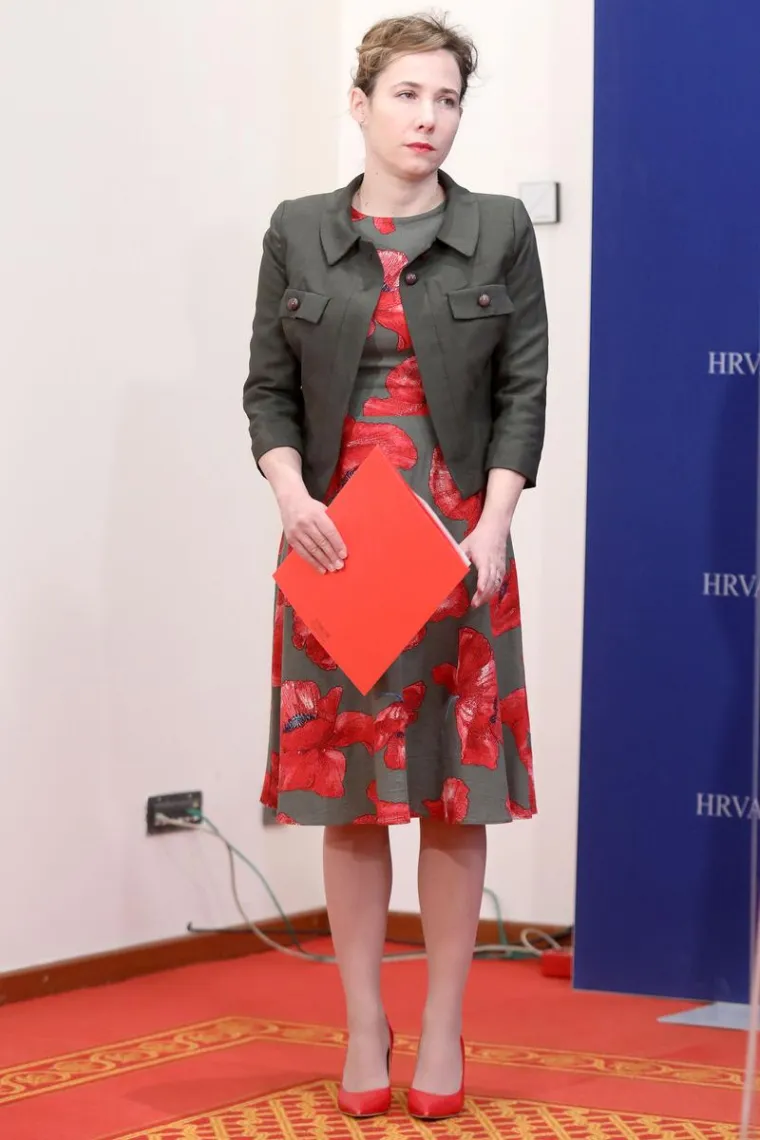 Mariji Selak Raspudić trudnoća odlično pristaje: U upečatljivoj haljini pokazala trudnički trbu&scaron;čić